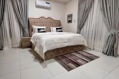 Image de 2 Br Luxury Apartment w/Pool, Free WIfI, City View, Serene & Secure environment.