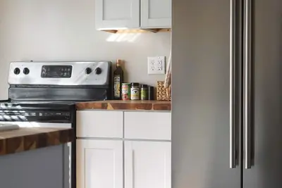 Image de Indy Convenience, 65\" Tv, Serene, Indianapolis only 14 minutes away.