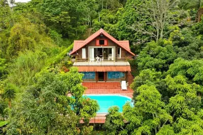 Image de Beautiful cabin in the middle of the forest (suitable for pets).
