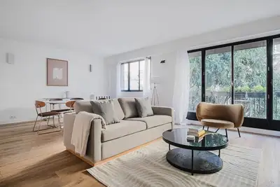 Image de Blueground | Porte Maillot. balcony & concierge