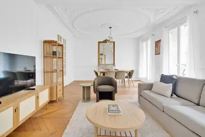 Image de Blueground | Arc de Triomphe, elevator, furnished