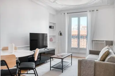 Blueground | Saint Germain, balcony, nr Seine