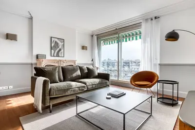Image de Blueground | Trocadero, balcony, furnished