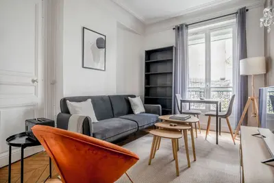 Image de Blueground | Victor Hugo, elev, nr garden & dining