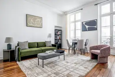 Blueground | Invalides, nr Rodin Museum