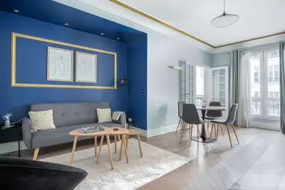 Blueground | Arc de Triomphe, elevator, near shops