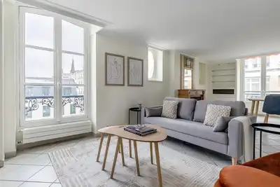 Blueground | Invalides, near museum & embassies