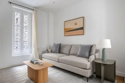 Image de Blueground | Champ de Mars, close to foodie area