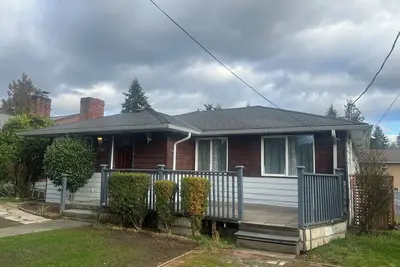 Image de Remodeled big house minutes away from Seattle and Airport.