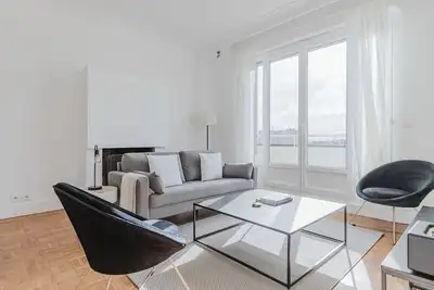 Blueground | Trocadero, washer, nr embassies