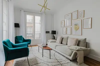 Blueground | Batignolles 2bd apartment