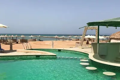 Image de Beachfront Stay - Pool - Balcony - Central