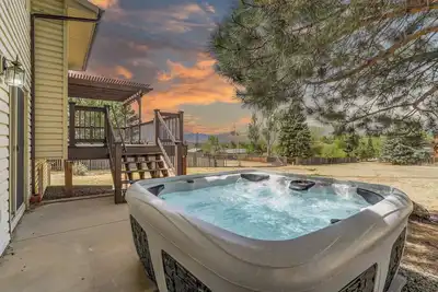 Image de Foxwood Acres! Cozy Home, Hot Tub & Mountain Views
