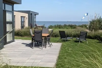 Image de Beautiful chalet \"Leuke Plek\" with garden on the IJsselmeer