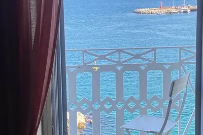 Image de Stunning luxury vacation home on the Naples waterfront with sea and Vesuvius views