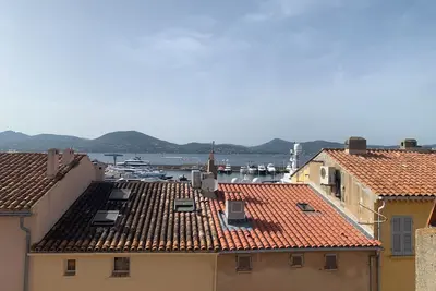 Image de Bel Appartement Situe Au Centre De Saint-Tropez Avec Terrasse Vue Mer