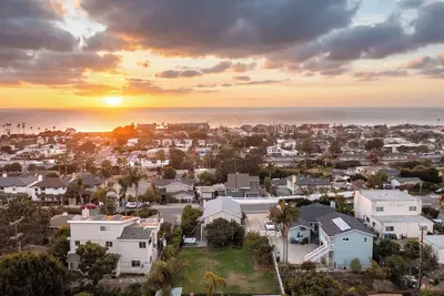 Image de Historic Cottage w/ Ocean Views + Hot Tub + Yard