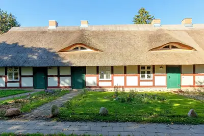 Image de Spacious half-timbered house in a romantic garden