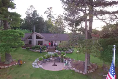 Image de Amazing modern farmhouse Cabin on beautiful Roosevelt Lake. 3 Beds, 2 full baths