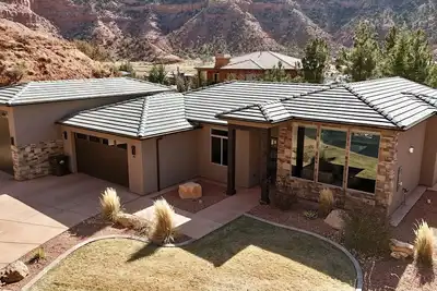 Image de Scenic Escape in Kanab | Pet-Friendly | Community Pool & Hot Tub