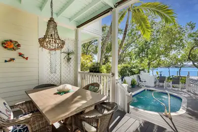 Image de ~Sunset Cove~ Kayak or paddleboard right from your backyard!