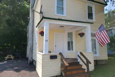 Image de 43 Cliff - Apt 2 - 3 bdrm apt in City Center Oneonta, walkable to Main St
