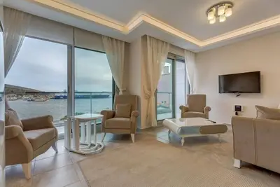 Image de Chic 2-bedroom apartment with WiFi, Ac in beautiful Izmir\/ Cesme