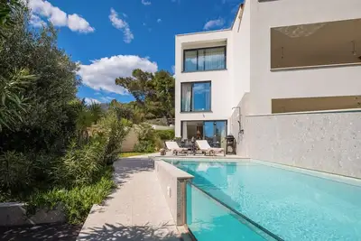 Image de New Beachfront Luxury Villa Manera Bol for 10-12 persons - Zlatni Rat - Heated Pool