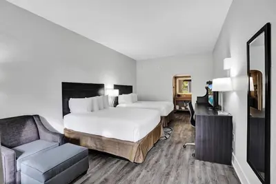 Image de Escape in a Modern room in Downtown Hollywood, steps away from the beach
