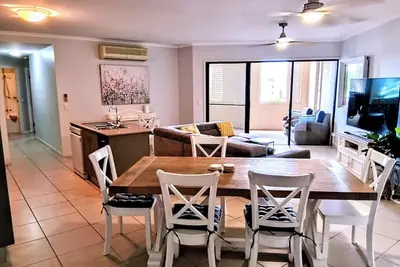 Image de Cairns Large Apartment close to tennis, ocean and services.