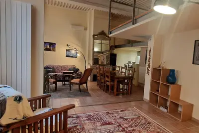 Image de Loft dans hôtel particulier du 17e siècle, centre-ville, climatisé