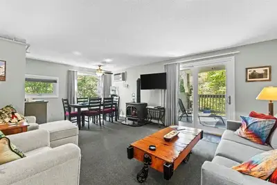 Image de Sweet Stowe Getaway: 2br Condo w/ Pool, Hot Tub!