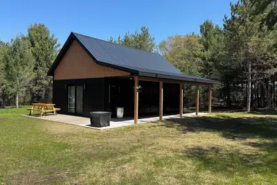 Image de Secluded Woodland Escape