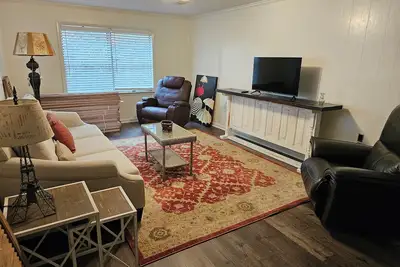 Image de Charming house in Foley with WiFi and Ac