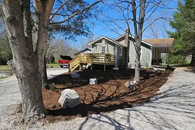Image de Artesian Spring house! 2 Bed, 2 bath, equipped kitchen and laundry.