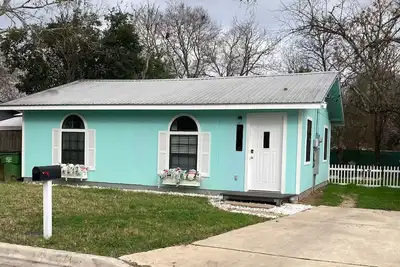 Image de Charming 2-bedroom cottage in Lockhart with WiFi and Ac
