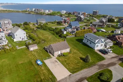 Image de Cozy Matunuck Coastal Escape - Wake up at the beach! New avails w/ 7/12 & 8/9