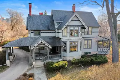 Image de The Neville House, 1890 Historic Downtown 5 Bedroom, Home of the Packers
