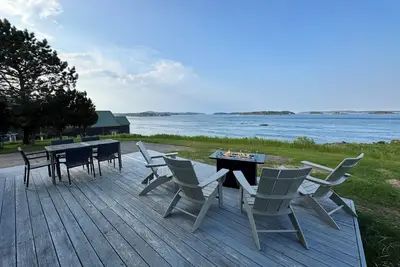 Image de Whale Watching from the Deck/ Fully Renovated by May 2025/All new furnishings