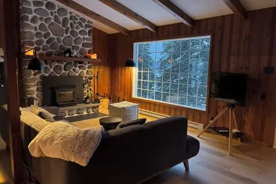 Image de 🏡 Chalet Le SUPÉRIEUR – Lac Supérieur, bord de l’eau, 6 km du Mont-Tremblant ⛷️