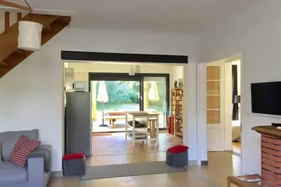 Image de Villa Spacieuse à Hossegor avec Piscine Privée – Parfait pour des Vacances Familiales Inoubliables