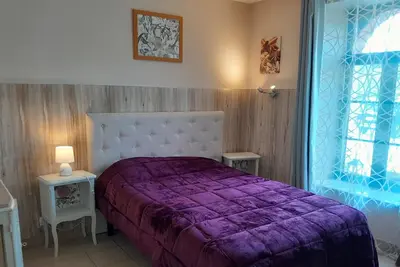 Image de Chambre 'Le Meslay N°1' avec Terrasse partagée, Jardin partagé et Wi-Fi