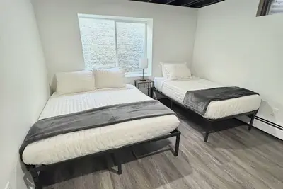 Image de Lambeau Views, Sleeps 14+, Party Garage, Arcade, Pet friendly, fenced yard!