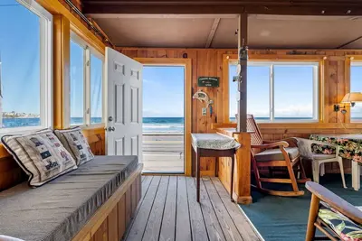 Image de Beachfront | Pet Friendly | Sleeps 15 | Bbq!