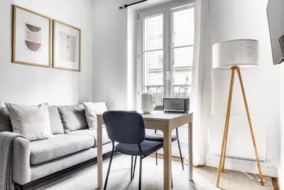 Image de Blueground | République, balcony, furnished