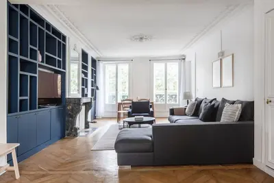 Grands Boulevards 3br nr shops & restaurants