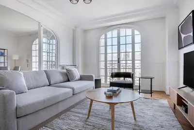 Blueground | Batignolles, nr markets & shops