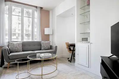 Image de Blueground | Ternes, elev & concierge, nr market