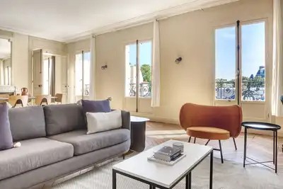 Image de Blueground | Invalides, balcony & elev nr gardens