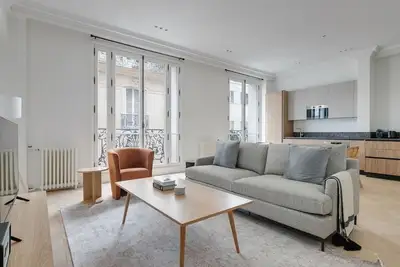 Image de Blueground | Trocadero, move-in-ready home